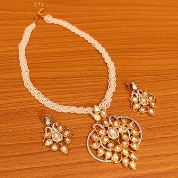 White necklace-sets 1