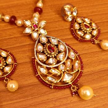 Red necklace-sets 2
