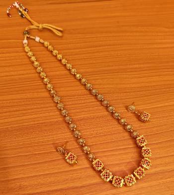 Red necklace-sets 1