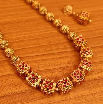 Red necklace-sets 2