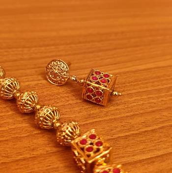 Red necklace-sets 3