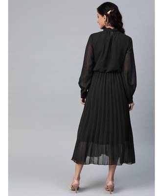 Black Neck Tie-Up Pleated Dress 3