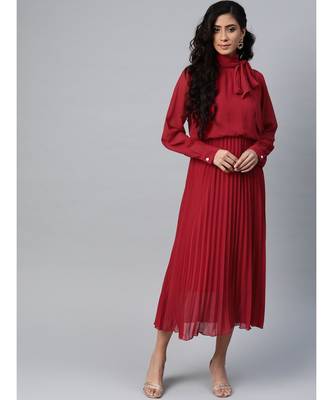 Maroon Neck Tie-Up Pleated Dress 1