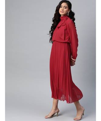 Maroon Neck Tie-Up Pleated Dress 2