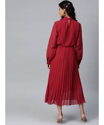 Maroon Neck Tie-Up Pleated Dress 3