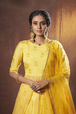 Yellow embroidered net semi stitched lehenga 3