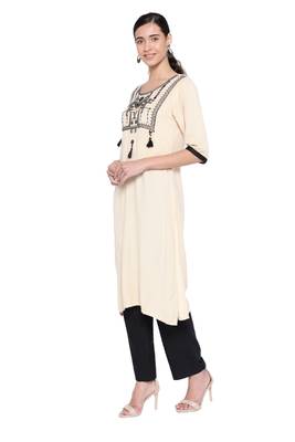 SILVER STOCK Women's Cream Straight Kurta 1