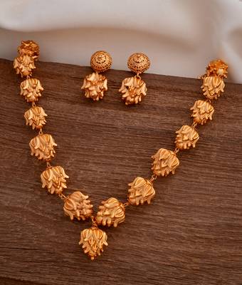 Golden flower necklace and earrings set red matt finish 1
