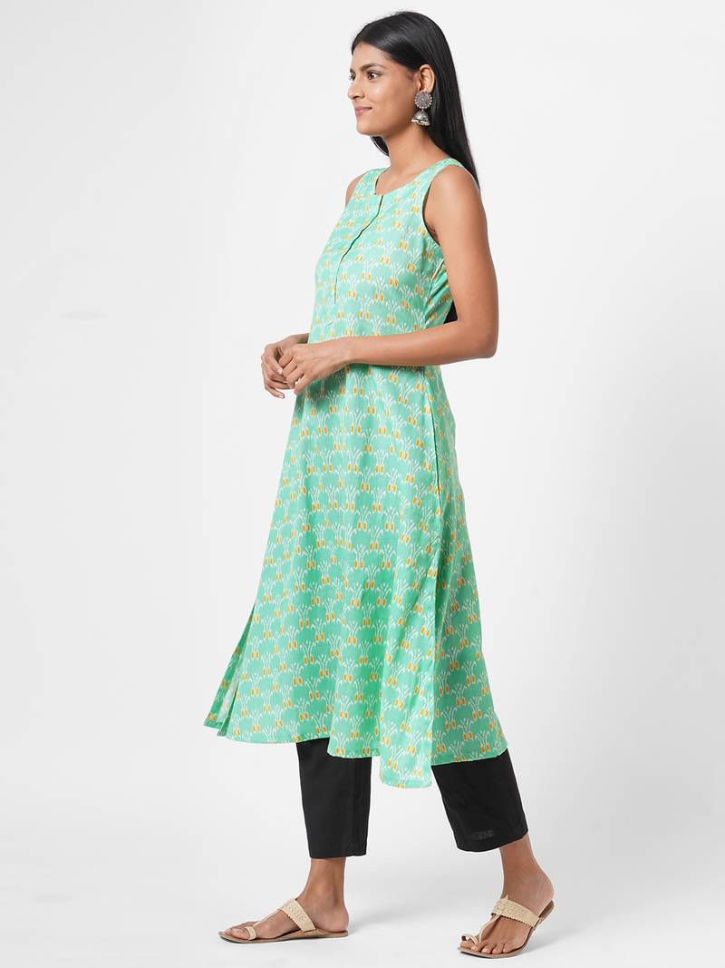 Flex print sleeveless kurta.
