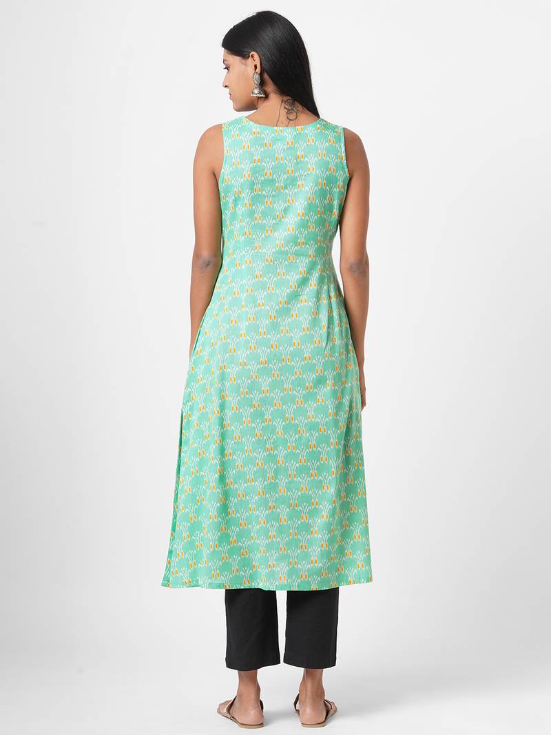 Flex print sleeveless kurta.