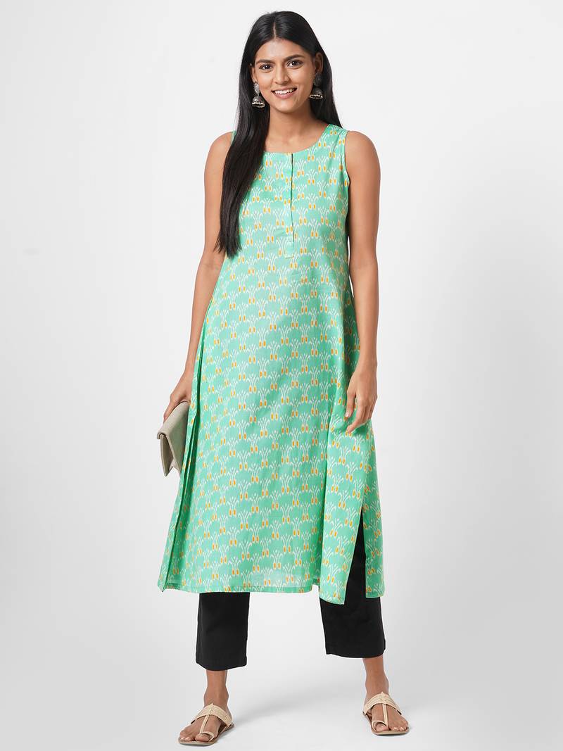 Flex print sleeveless kurta.