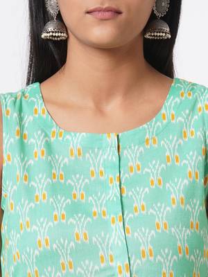 Flex print sleeveless kurta. 6