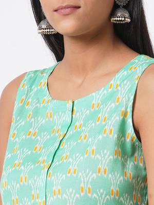 Flex print sleeveless kurta. 7