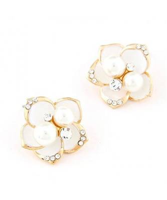 Eggshell Flower Pearl Stud Earrings 1