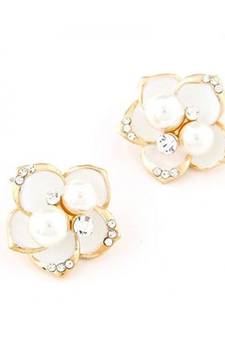 Eggshell Flower Pearl Stud Earrings