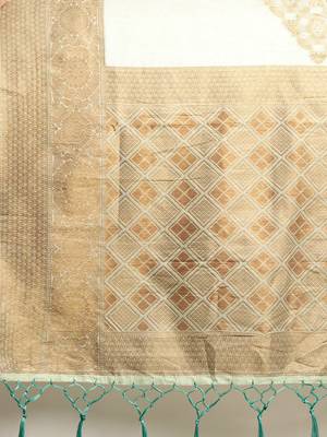 Pista Jacquard Saree 5