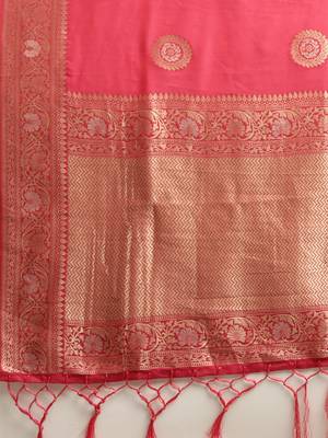 Magenta woven jacquard saree with blouse 5