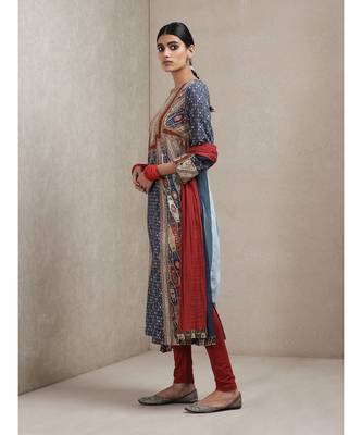 Round Neck 3/4 Sleeve Long Printed Kurta With Legging And Dupatta 2
