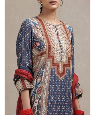 Round Neck 3/4 Sleeve Long Printed Kurta With Legging And Dupatta 5