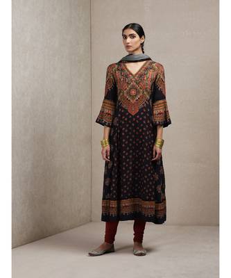 Round Neck 3/4 Sleeve Long Printed Kurta With Legging And Dupatta 1