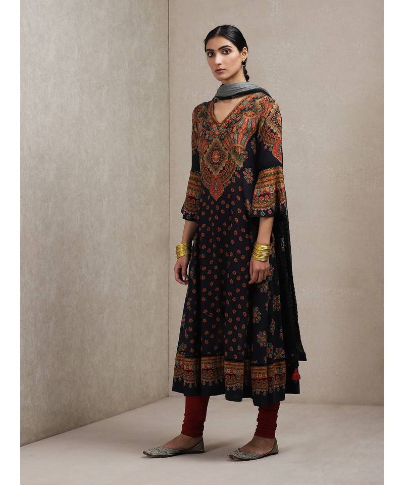 Round Neck 3/4 Sleeve Long Printed Kurta With Legging And Dupatta