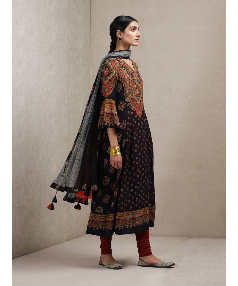 Round Neck 3/4 Sleeve Long Printed Kurta With Legging And Dupatta