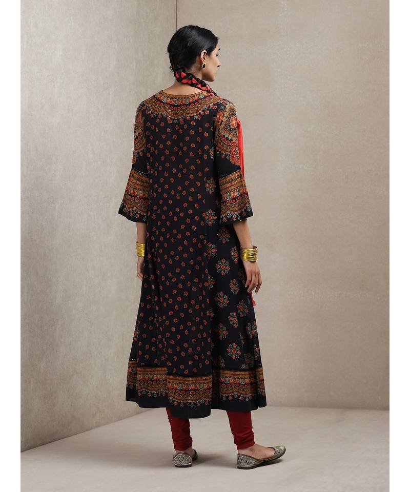 Round Neck 3/4 Sleeve Long Printed Kurta With Legging And Dupatta