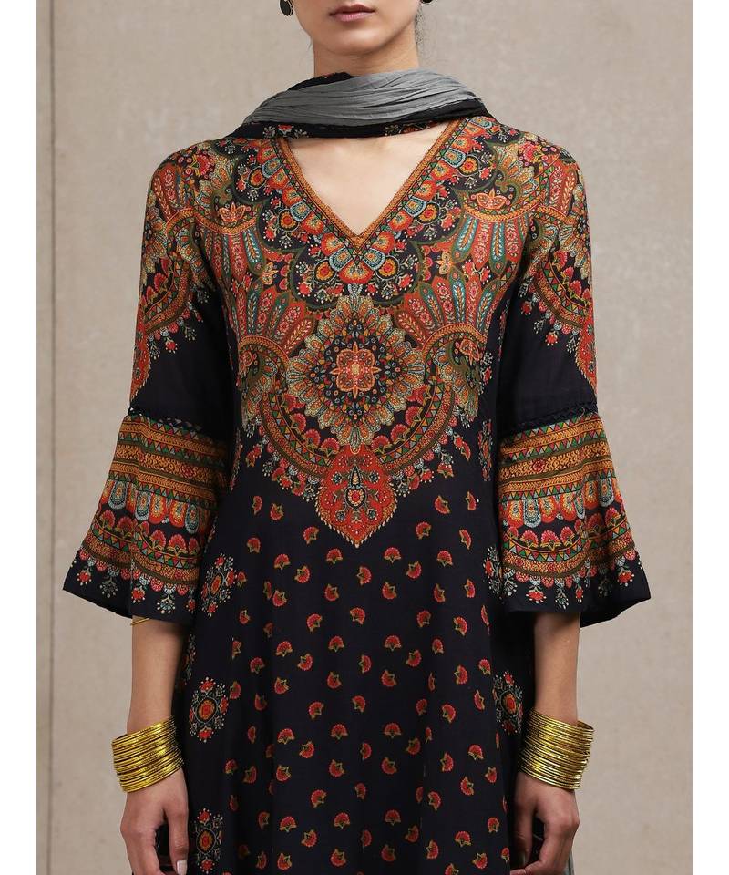 Round Neck 3/4 Sleeve Long Printed Kurta With Legging And Dupatta