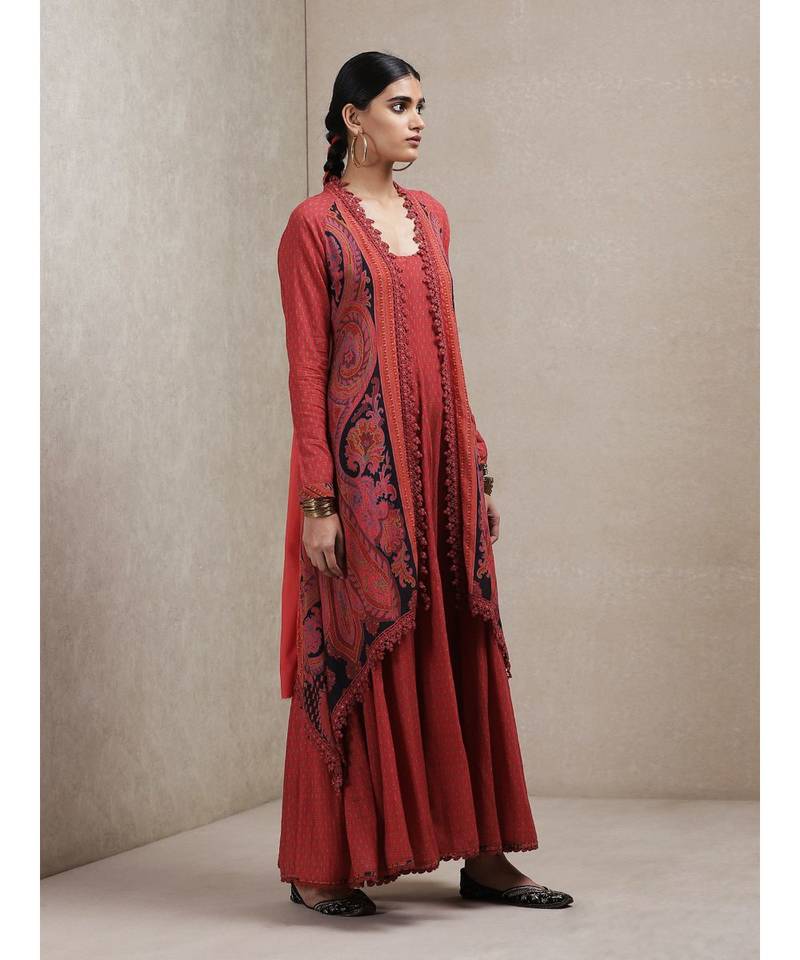Round Neck Sleeveless Long Inner Kurta With Printed Full Sleeve Cape