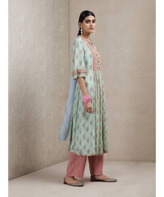 Band Collar 3/4 Ruffled Sleeve Printed Kurta With Pants 3