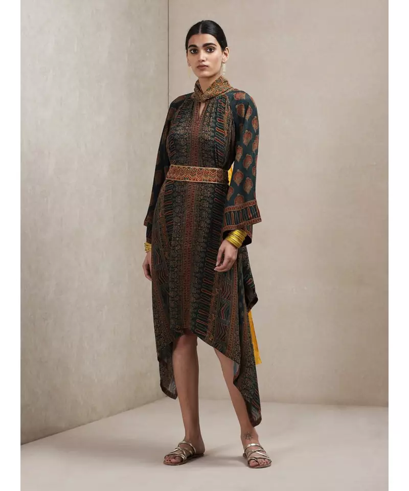 Asymmetric Kurta With Twisted Collar
