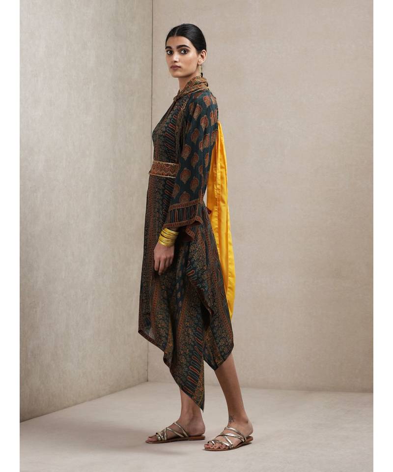 Asymmetric Kurta With Twisted Collar