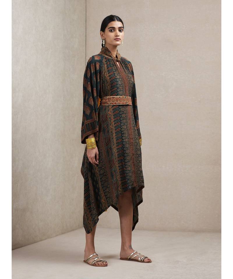 Asymmetric Kurta With Twisted Collar