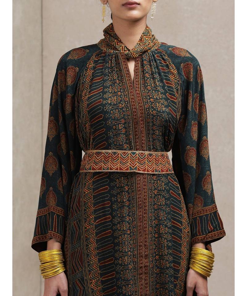 Asymmetric Kurta With Twisted Collar