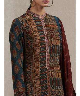 Band Collar Full Sleeves Kurta With Pant And Dupatta 5