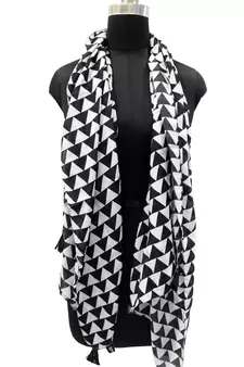 Appealing Muslin Fabric Black And White Printed women scarf/Stoles