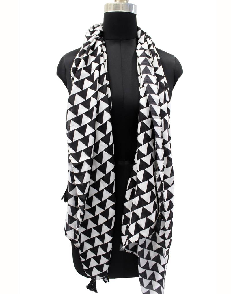 Appealing Muslin Fabric Black And White Printed women scarf/Stoles