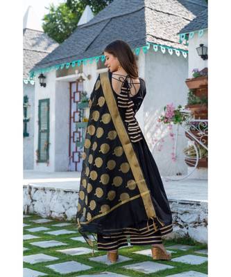 Black Cotton Kurta Set with Chanderi Dupatta 5