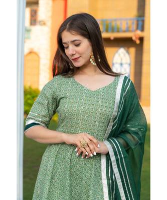Green Motif Print Kurta Dupatta Set 8
