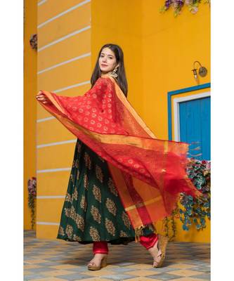 Leaf Green Gold Kurta Dupatta Set 3