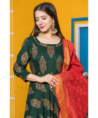 Leaf Green Gold Kurta Dupatta Set 8