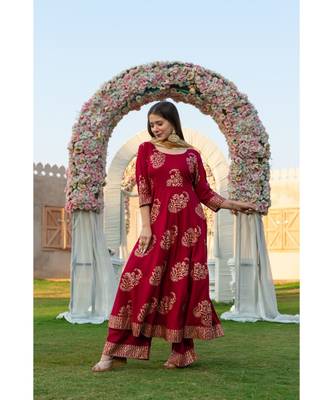 Maroon Hand Block Print Gold Kurta dupatta Set 3