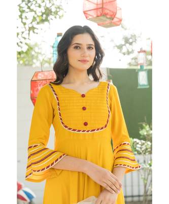 Dandelion Yellow Kurta Set with Floral Hand Paint Organza Dupatta 4