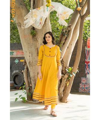 Dandelion Yellow Kurta Set with Floral Hand Paint Organza Dupatta 5
