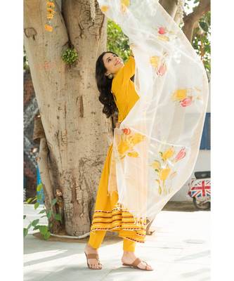 Dandelion Yellow Kurta Set with Floral Hand Paint Organza Dupatta 6