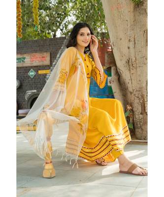 Dandelion Yellow Kurta Set with Floral Hand Paint Organza Dupatta 8