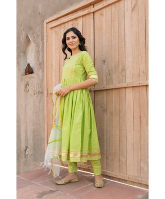 Crisp Green Kurta Set with Hand Paint Dupatta 2