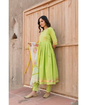 Crisp Green Kurta Set with Hand Paint Dupatta 4
