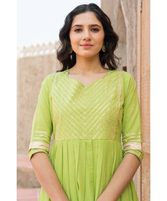 Crisp Green Kurta Set with Hand Paint Dupatta 5