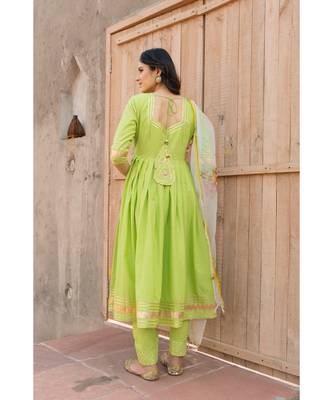 Crisp Green Kurta Set with Hand Paint Dupatta 6